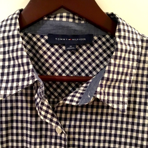 Tommy Hilfiger ladies Medium button down cotton top. - Picture 2 of 6